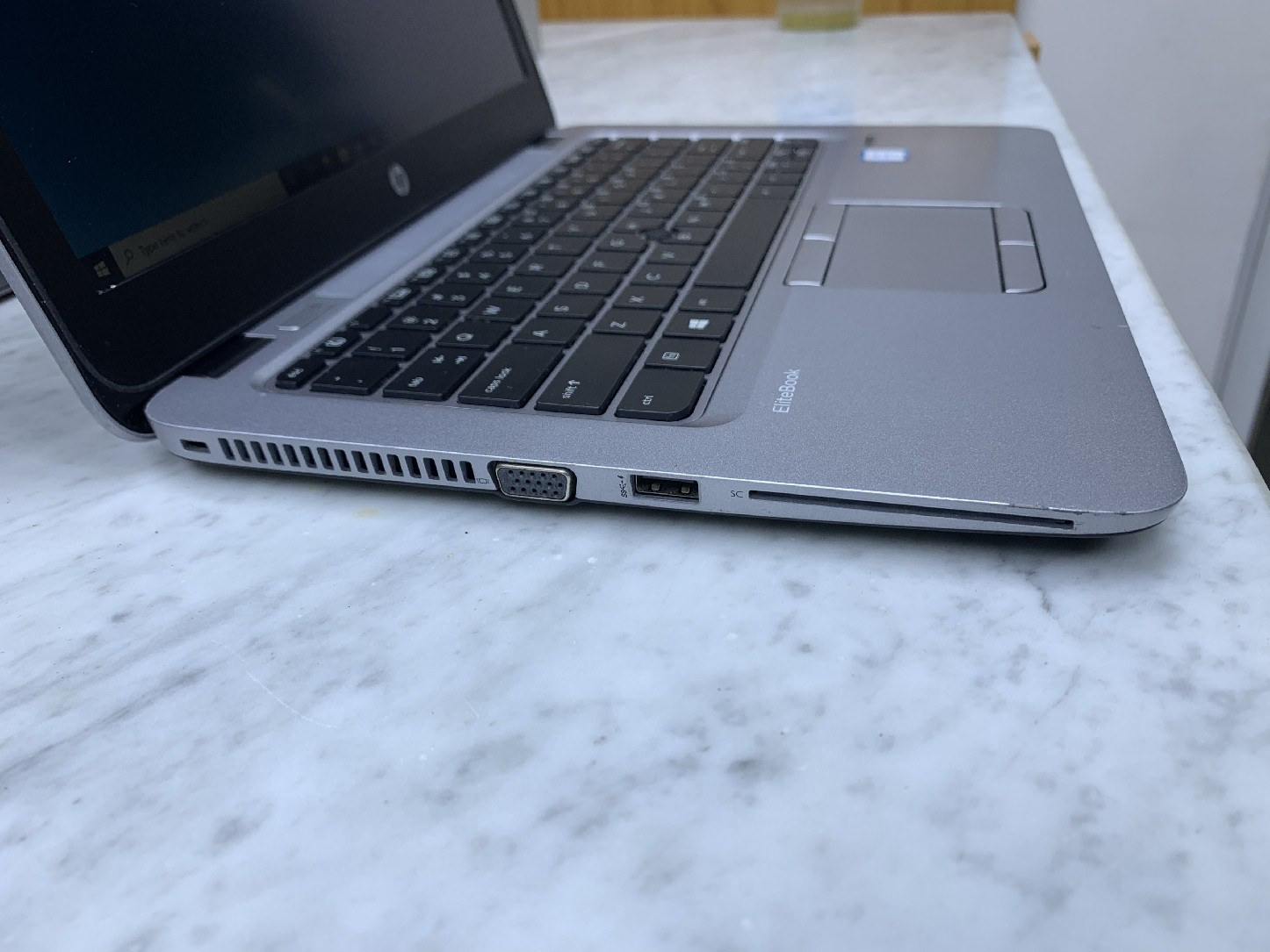 HP EliteBook 820